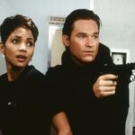 Kurt Russell e Halle Berry protagonizaram suspense de ação esquecido dos anos 90 com fator de entretenimento incrivelmente alto