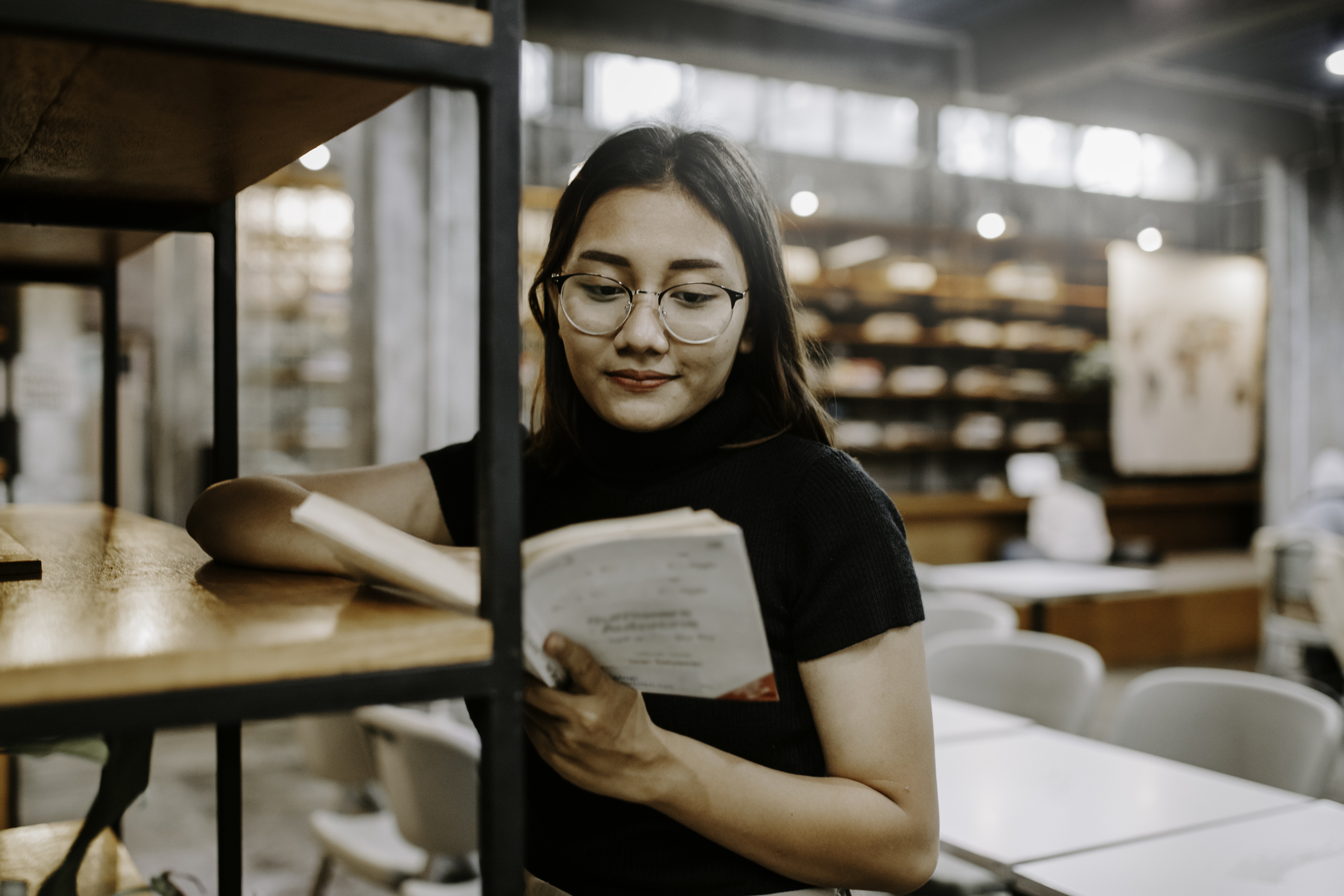 Dona do TikTok abre editora e vai publicar livros físicos em 2025