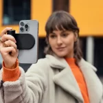 LUX Grip: Leica lança acessório com controles profissionais para a câmera do iPhone