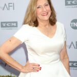 Lesli Linka Glatter será a diretora de “Imperfect Women”, do Apple TV+