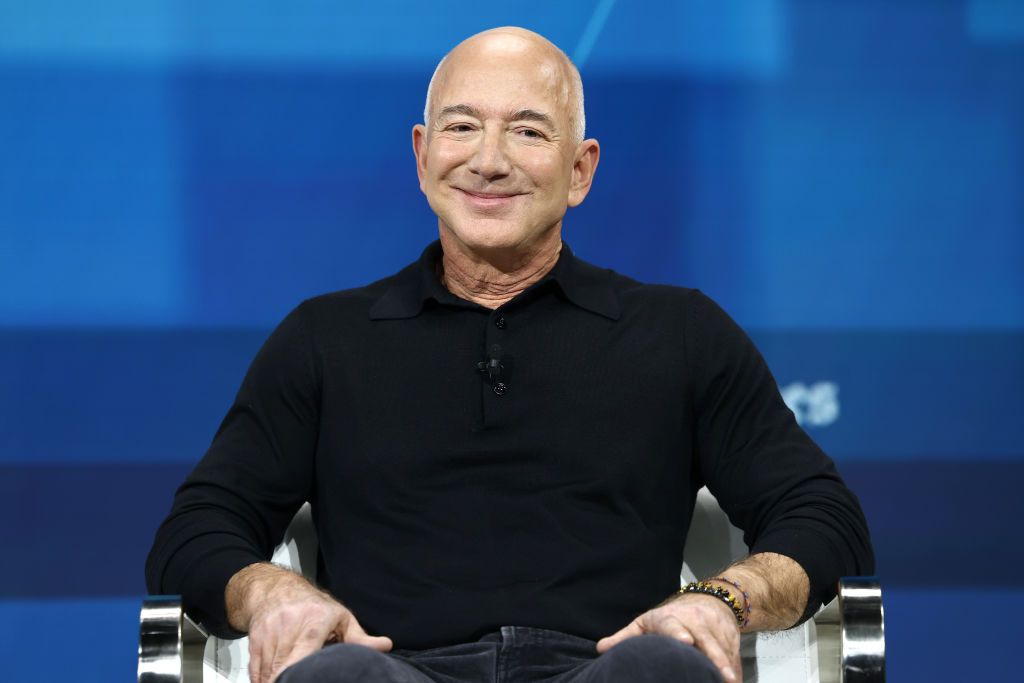 Bezos redefine o tom do Washington Post – The BRIEF