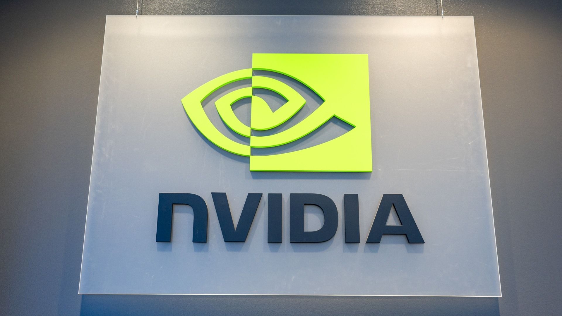 Nvidia tem receita recorde de R$ 225 bilhões graças a IA