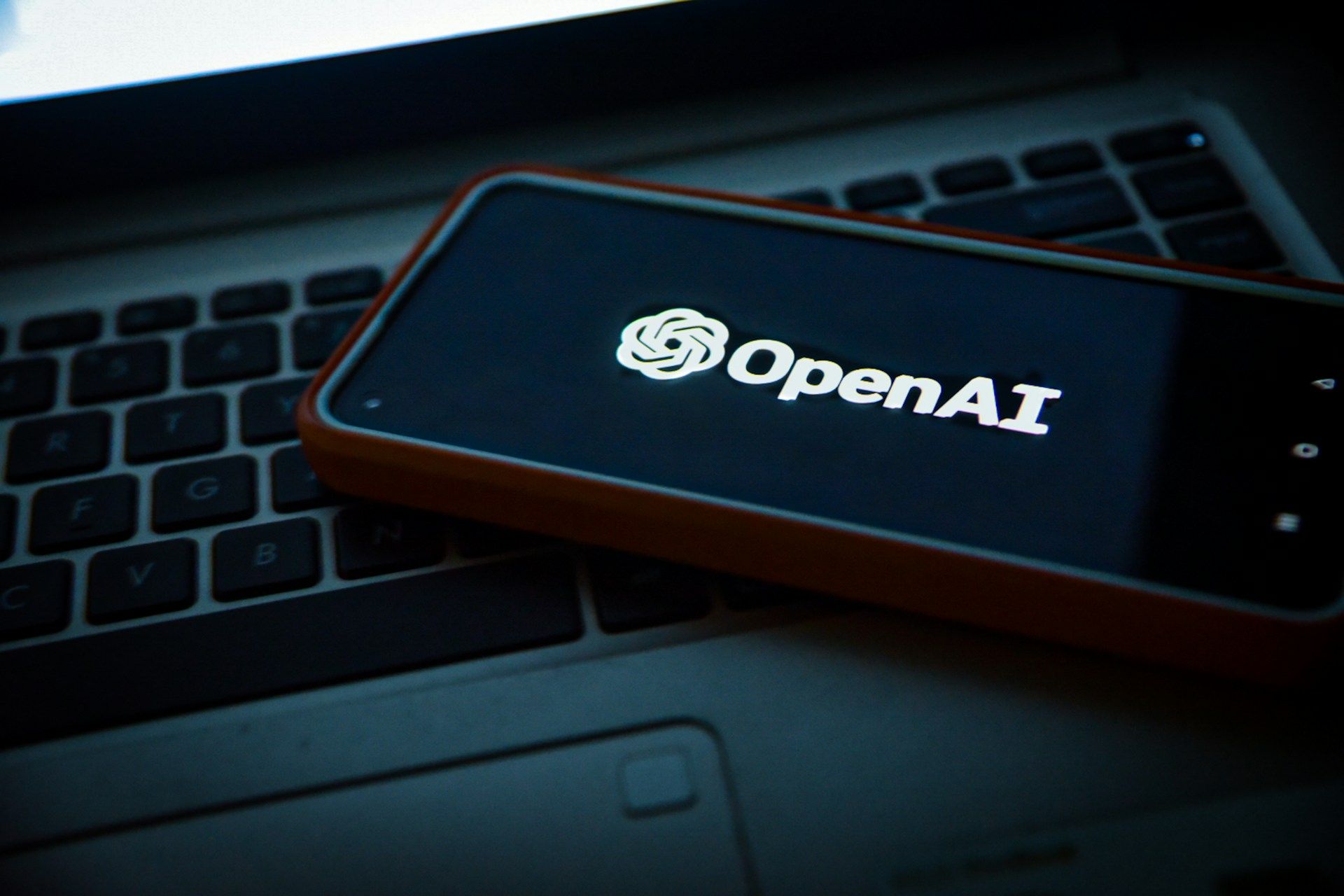 OpenAI lança GPT-4.5 com aprimoramentos na escrita e mais novidades