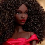 Mattel lança edição especial da Barbie Negra para celebrar seus 45 anos