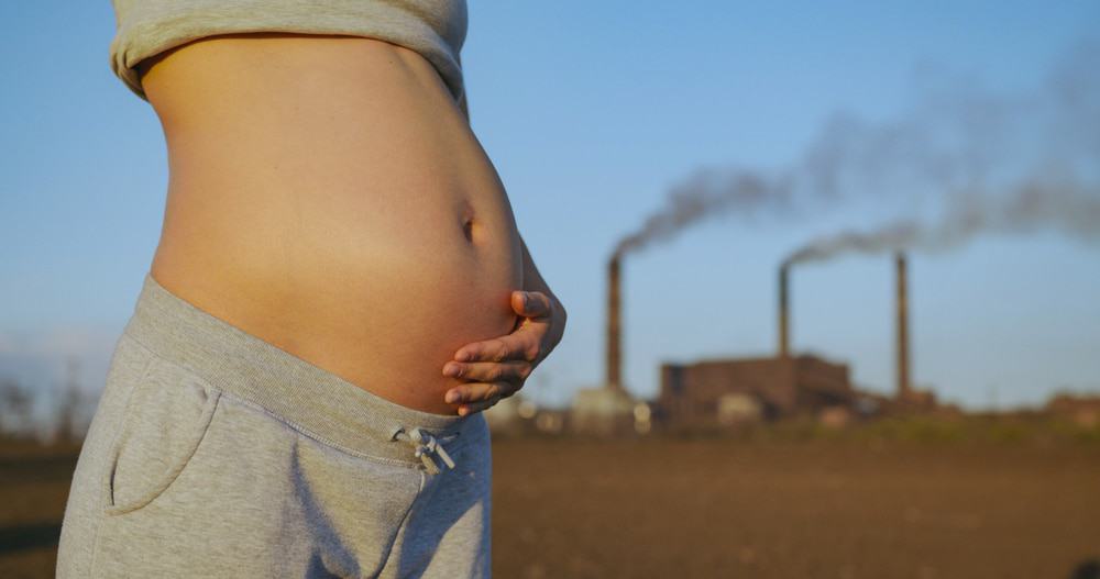 É possível estar grávida e ainda menstruar? Entenda as causas do sangramento