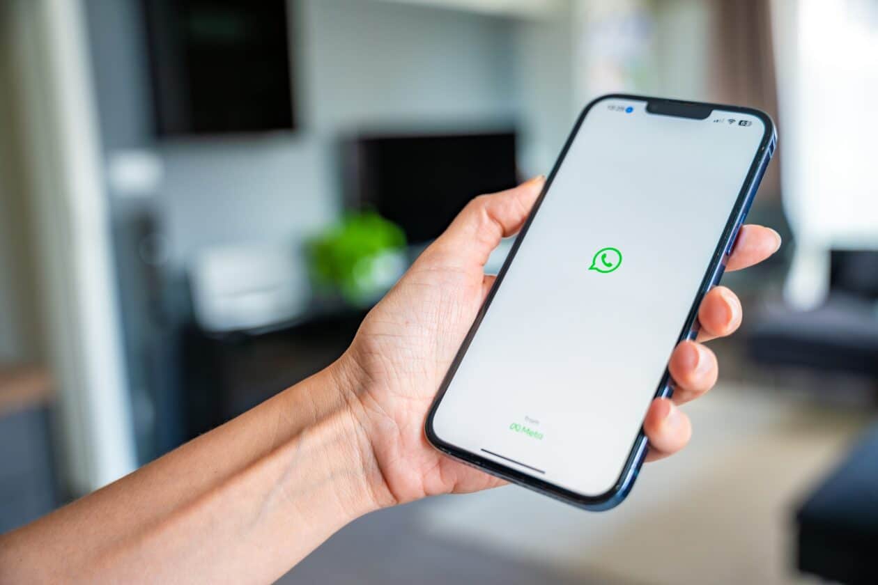 Como mudar o tema de conversas no WhatsApp do iPhone