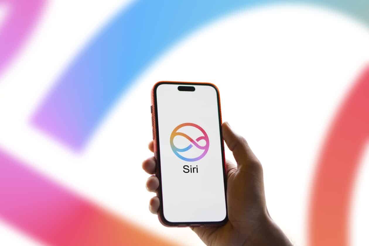 Apple altera divulgação da Siri em seu site após adiamento de recursos de IA