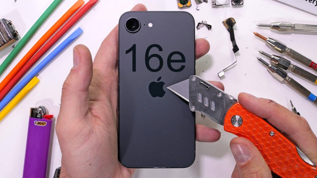 Teste mostra que o iPhone 16e resiste bem a riscos e não entorta facilmente