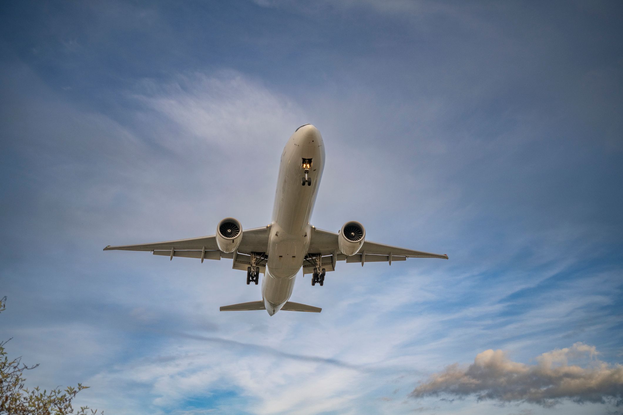 Power bank pega fogo durante voo e obriga avião a fazer pouso de emergência na China