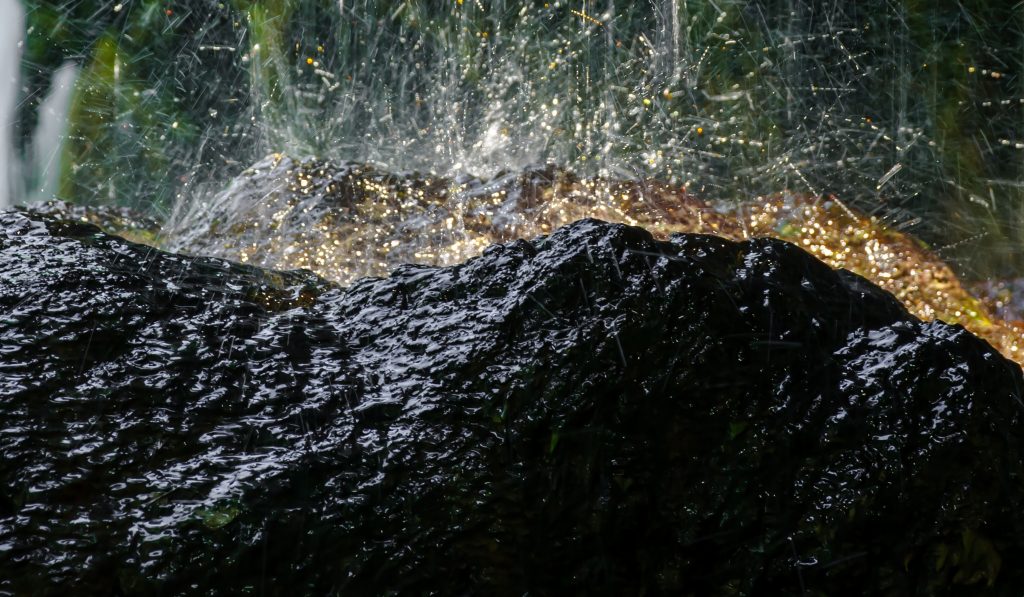 “Microrraios” em gotas d’água podem ter ajudado a criar a vida na Terra