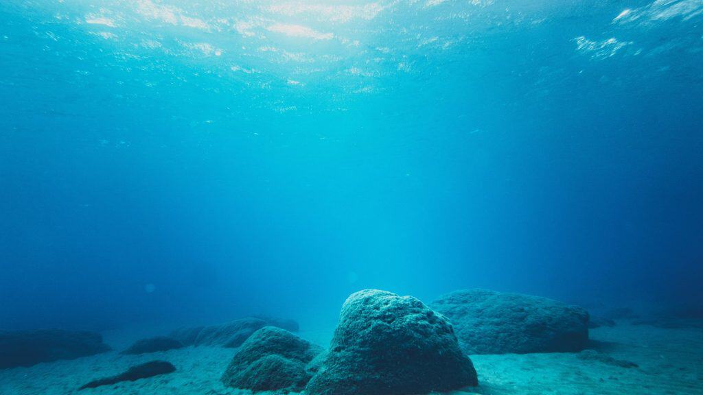 Por que o mar é azul?