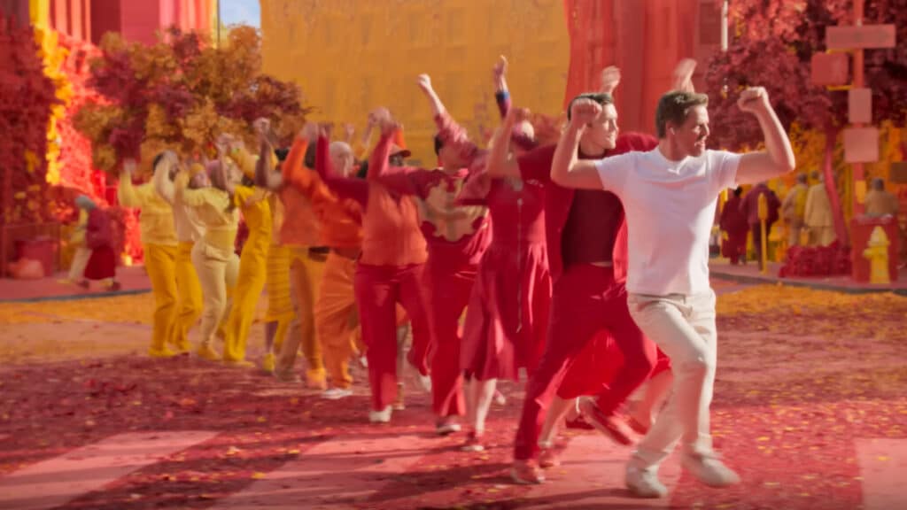 Pedro Pascal dança funk em português em comercial da Apple para AirPods 4